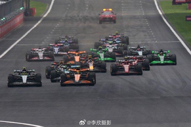 2024年一级方程式中国大奖赛冲刺跑  赛发车瞬间