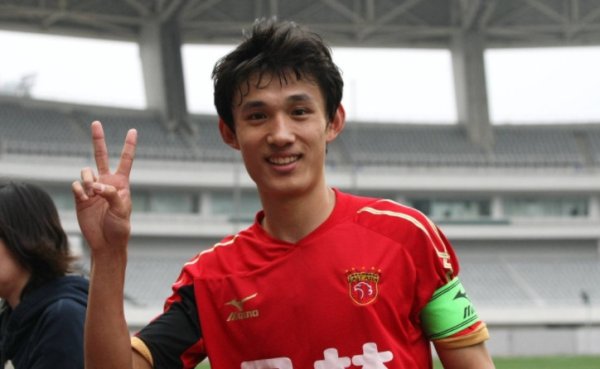 意外! 他是穆穆斯卡特在上港第一个提拔的新人, 本赛季去沦落中甲 意外! 他是穆穆斯卡特在上港第一个提拔的新人, 本赛季去沦落中甲