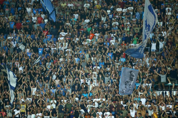 罗体:那不勒斯、葡体球迷赛前迸发 冲突,六人被捕一人送医 罗体:那不勒斯、葡体球迷赛前迸发 冲突,六人被捕一人送医