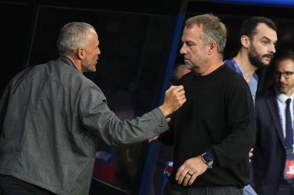 世体：巴黎三叉戟是巴尔科拉+19岁17岁小孩，全队却彻底压制巴萨