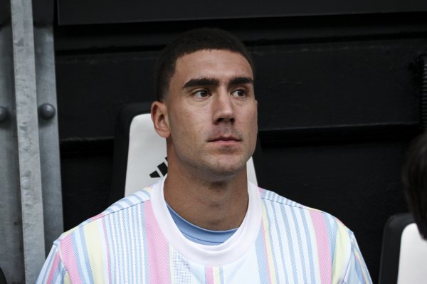 都体:弗拉霍维奇预计成为尤文首发,搭档伊尔迪兹和小孔塞桑 都体:弗拉霍维奇预计成为尤文首发,搭档伊尔迪兹和小孔塞桑