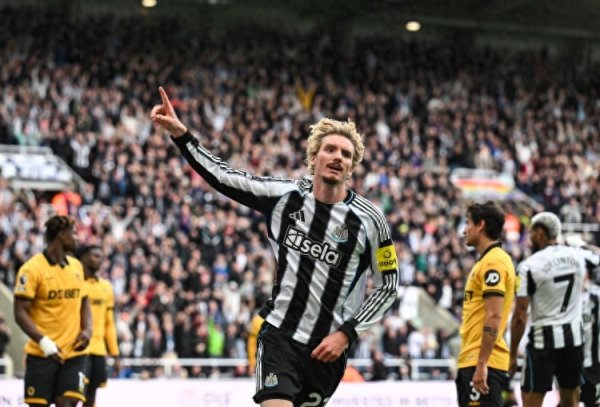 吉马良斯: 沃尔特马德还不太适应英超的节奏, 他半场过后就抽筋了 吉马良斯: 沃尔特马德还不太适应英超的节奏, 他半场过后就抽筋了