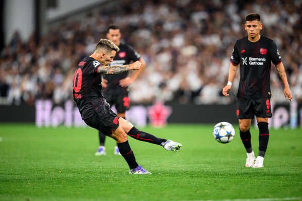 两场赛事  进三粒定位球 勒沃库森后场球员神奇脚法闪耀足坛