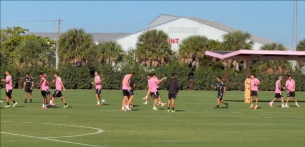 记者：梅西缺席迈阿密国际在本周二的训练，贝克汉姆观看了训练课