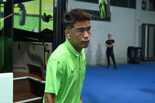 国安与上港的赛事  还没开踢, 王牌飞翼就无缘出战, 让球迷直言可惜