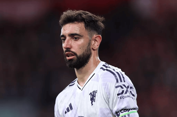 曼联主管当年播放B费红牌后踹开更衣室的视频, 三德子执意签