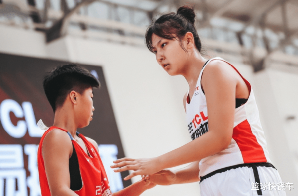 女篮亚青赛大名单浮出水面! 李月汝妹妹领衔: U16中国队全力冲冠?