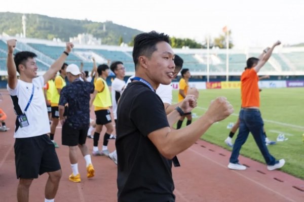 厦门壹零贰陆主指导教练员陈林奇:我们会全力以赴,把第一名 奖杯带回厦门 厦门壹零贰陆主指导教练员陈林奇:我们会全力以赴,把第一名 奖杯带回厦门