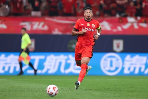 海港跟队记者:蒋光太因感冒没达到首发标准,加布里埃尔受伤缺阵 海港跟队记者:蒋光太因感冒没达到首发标准,加布里埃尔受伤缺阵