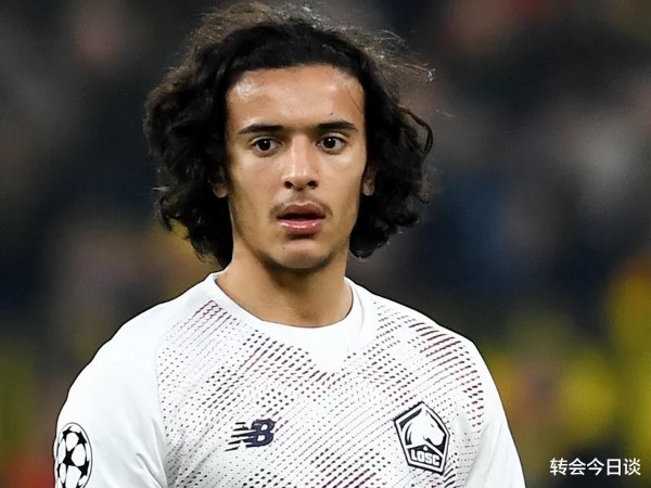 转会1+1: 英超双雄加入法甲17岁小将争夺战 曼联中场球员猎物被标天价 转会1+1: 英超双雄加入法甲17岁小将争夺战 曼联中场球员猎物被标天价