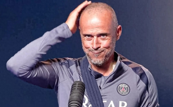 恩里克手术后光头亮相, 坚守  要指挥赛事  感动全队