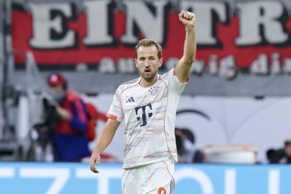 效果不俗?凯恩:上半场任意球丢球,助教中场球员时给了我们英式训话 效果不俗?凯恩:上半场任意球丢球,助教中场球员时给了我们英式训话