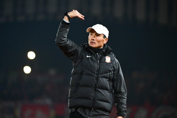 邵佳一年薪封顶100万!媒体人:拿不到100万,而且据说也不是长约 邵佳一年薪封顶100万!媒体人:拿不到100万,而且据说也不是长约