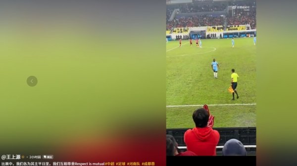 王上源晒阿奇姆彭被竖中指图:赛事 我们各为其主,平日里互相尊重 王上源晒阿奇姆彭被竖中指图:赛事 我们各为其主,平日里互相尊重