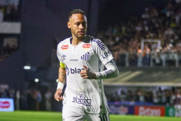 巴媒:内马尔不满球队表现但已在更衣室道歉,桑托斯不会处罚球员 巴媒:内马尔不满球队表现但已在更衣室道歉,桑托斯不会处罚球员